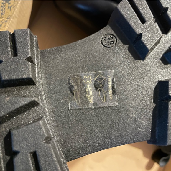 FREE PEOPLE Lola Lug Sole Chelsea Boots NWT Size EU 38 Black Leather Dov… - Picture 10 of 12